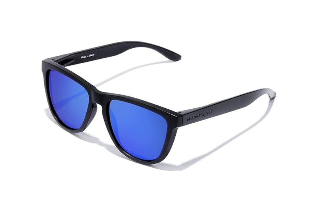Gafas de sol Hawkers ONE Polarized con montura negra y lentes espejo azules – LO+ | EstoEsLo+