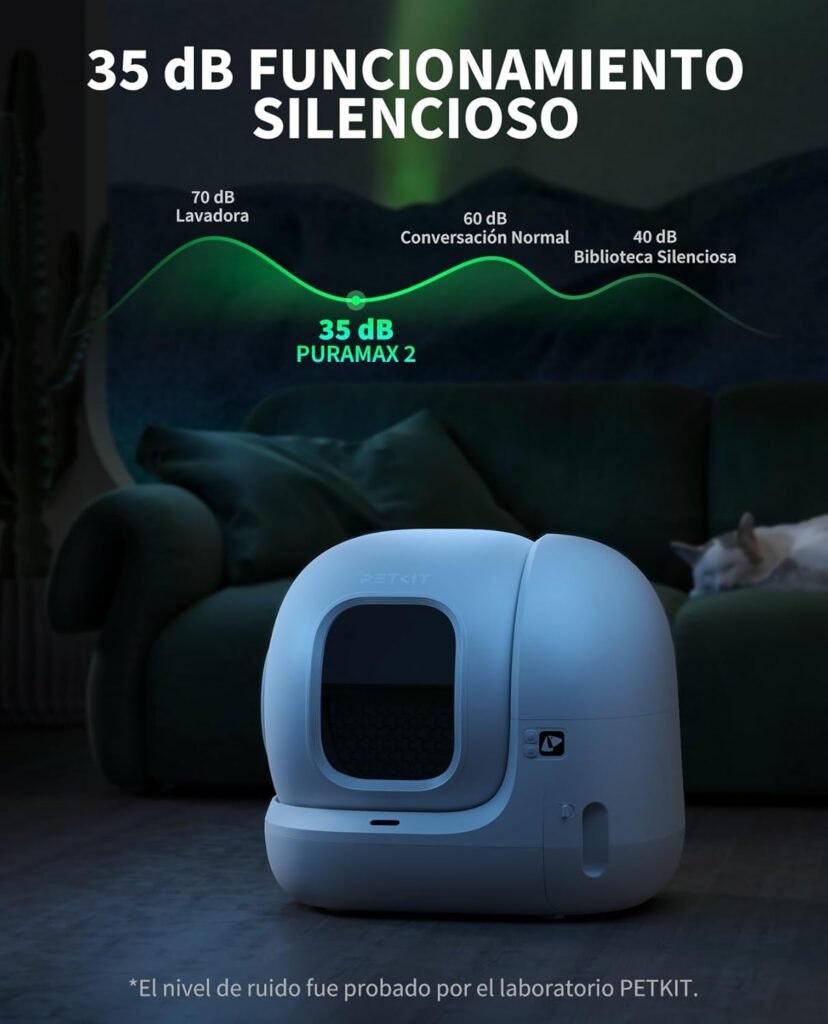 PETKIT Pura MAX 2 iluminado suavemente en una sala oscura, destacando su funcionamiento silencioso de 35 dB en comparación con otros sonidos cotidianos como una lavadora o una conversación.