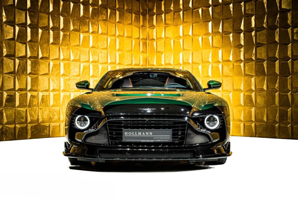 Frontal del Aston Martin Valour – mirada icónica con diseño retrofuturista