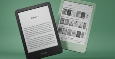 Kindle Paperwhite en color negro mostrando texto y Kindle verde mostrando la tienda Kindle, ambos sobre fondo verde.